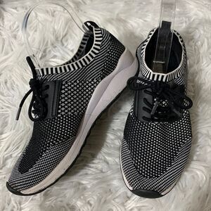 🍁🍁$10 SALE🍁🍁STEVE Madden Narly fly kit sneakers black/white women’s sz 7